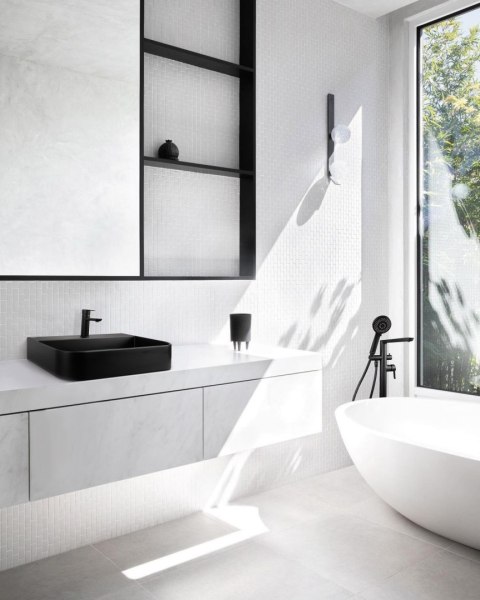 Bateria wannowa wolnostojąca z zestawem prysznicowym